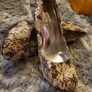 Jessica Simpson snakeskin heels sz 7